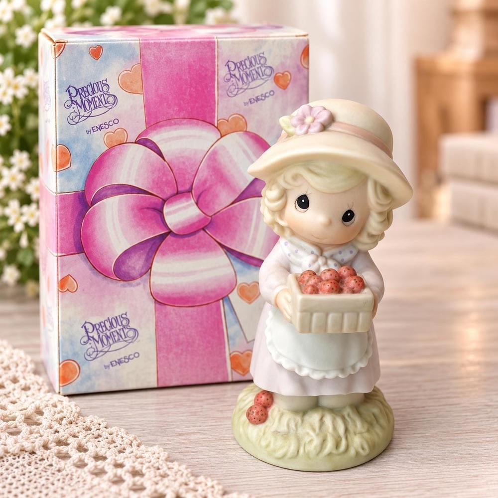 1996 Precious Moments You're The Berry Best 139513 Girl Berries Enesco Box vtg